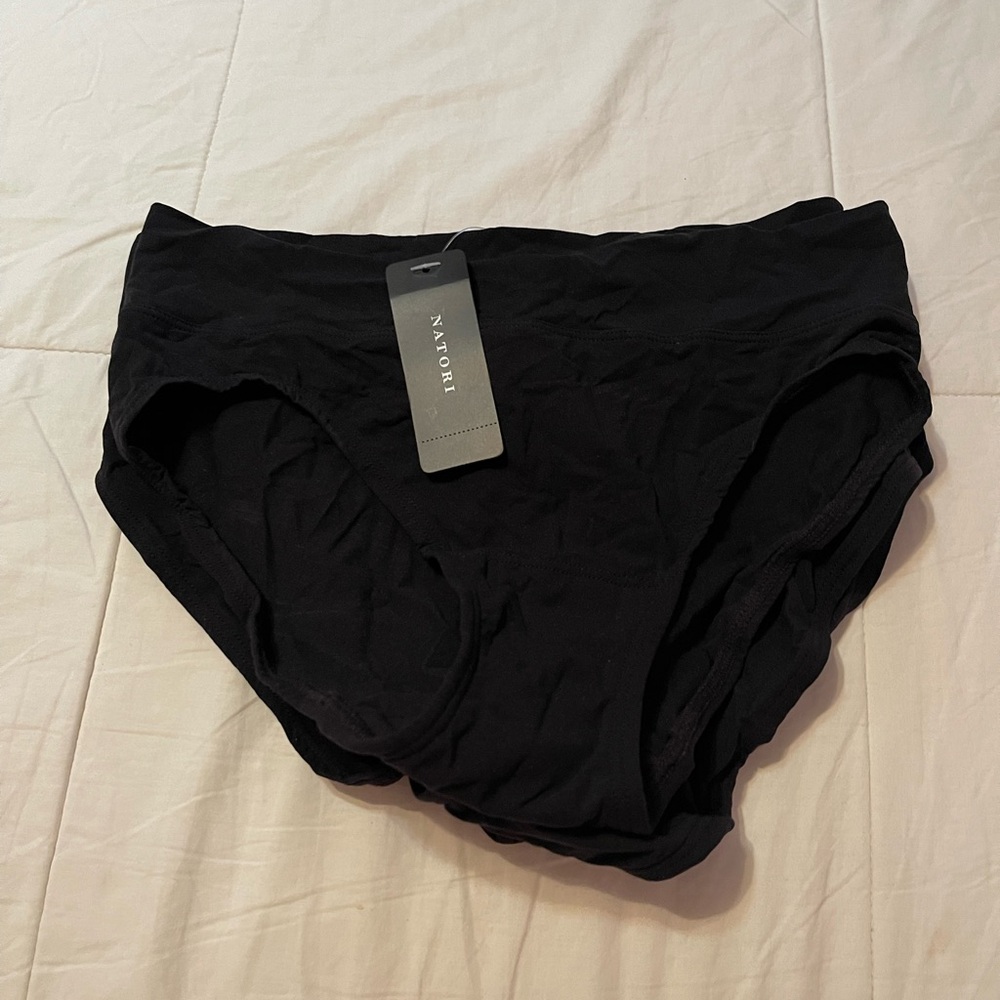 Natori Black XS Briefs - Picture 2 of 7